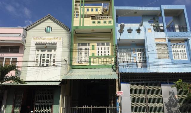 Nhà cao cấp, 3 lầu, mặt tiền, gần chợ, phường 8, đường Lê Hồng Phong