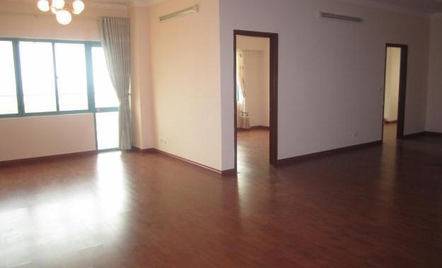 Bán căn hộ chung cư Victoria Văn Phú tầng 9 tòa V1 118m2 3 phòng ngủ giá 18 triệu /m2