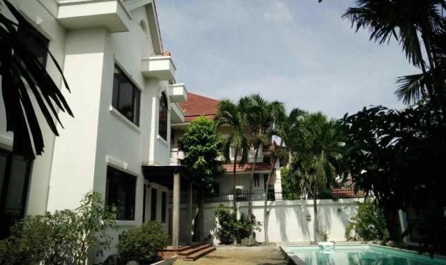 Cho thuê villa nguyên căn sân vườn hồ bơi đường Trần Não, quận 2
