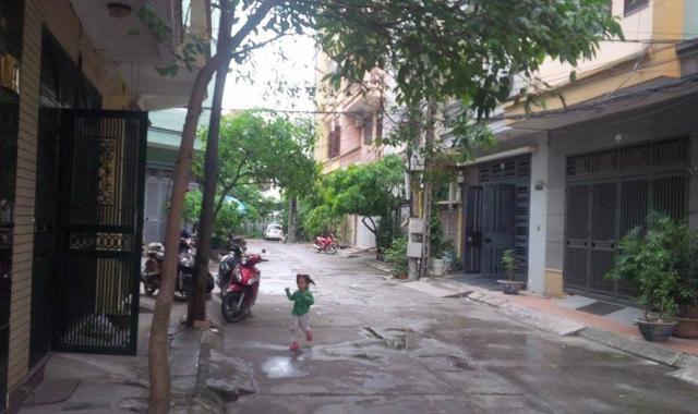 Bán nhà khu phân lô Lão Thành Cách Mạng tổ 56 Yên Hòa, nhà đẹp, ô tô vào nhà. LH 0901765595