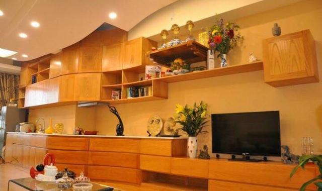 Cho thuê căn hộ chung cư mặt phố Phạm Ngọc Thạch, DT 82m2