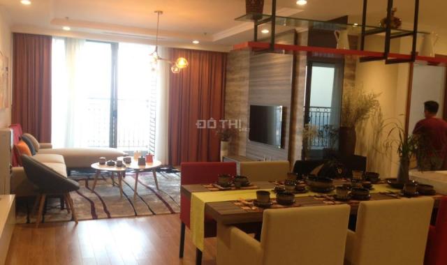 Cho thuê căn hộ Vinhomes Nguyễn Chí Thanh, tầng 18, căn góc 140m2, 3 phòng ngủ đủ đồ, LH 0973559296