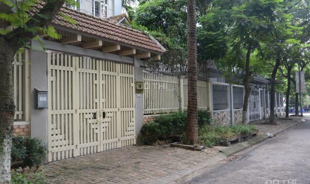 Cho thuê biệt thự bán đảo Linh Đàm, diện tích 230m2/3.5 tầng, giá thuê 45 tr/th có thương lượng