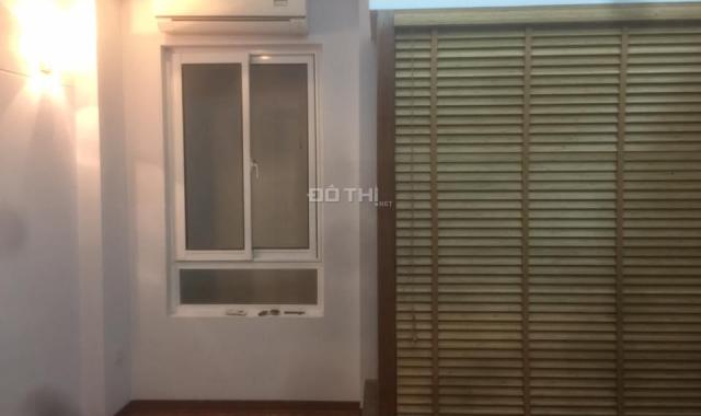 Cần bán nhà phố Hoa Bằng, Cầu Giấy, Hà Nội 45m2. LH: 0985240496