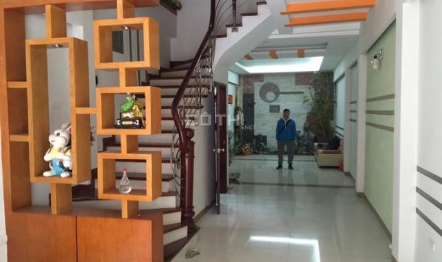 Cho thuê nhà riêng ngõ 140 Nguyễn Xiển, nhà 65 m2 x 5 tầng, nhà mới đẹp, ô tô đỗ cửa