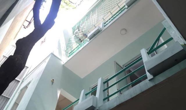 Cho thuê nhà mặt phố Nguyễn Khuyến, DT 135m2 x 3,5 tầng, MT 4m