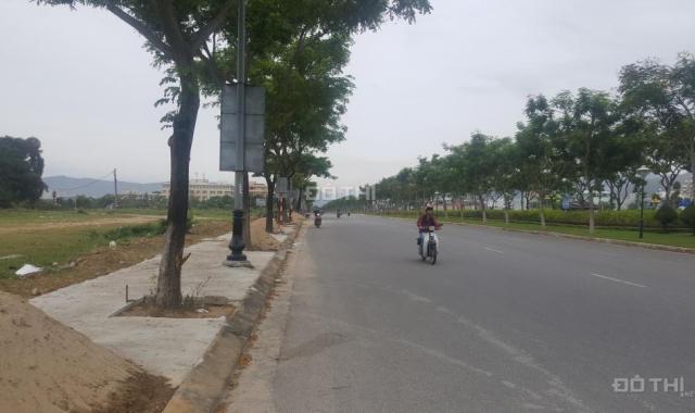 Bán đất ngay trung tâm thương mại đường Hoàng Thị Loan và Nguyễn Sinh Sắc. LH 0935777516