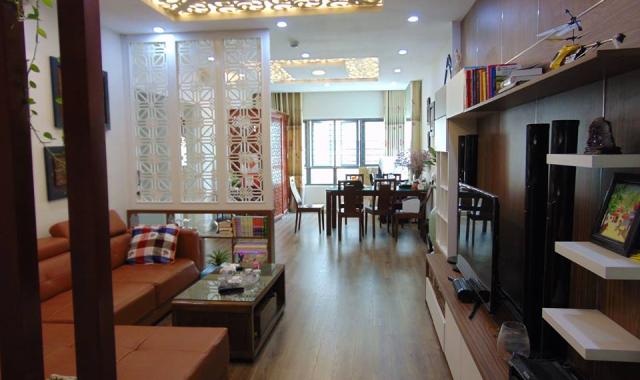 Cho thuê căn hộ 115m2, 3 phòng ngủ, đủ đồ đẹp chung cư 71 Nguyễn Chí Thanh. LH 01657 406 523
