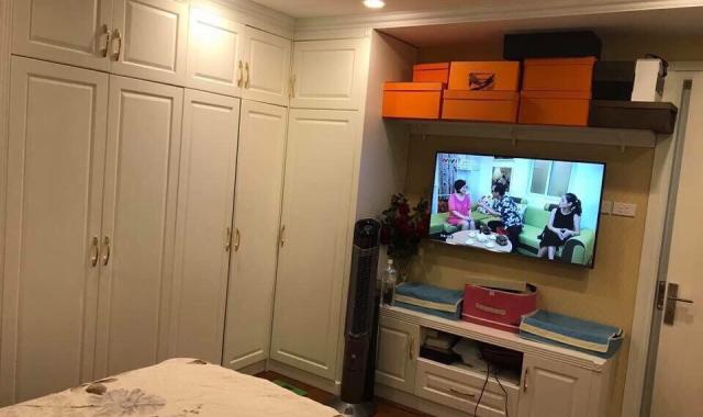 Cho thuê căn hộ 71 Nguyễn Chí Thanh 3 PN, đủ đồ giá 18.9 tr/th, LH 012.999.067.62