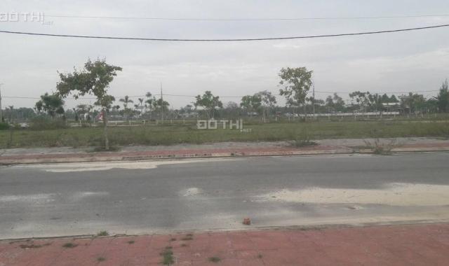Bán đất MT đường 22m5 khu đô thị số 3 đối diện trường đại học Phan Châu Trinh. Giá 5,2 Tr/m2