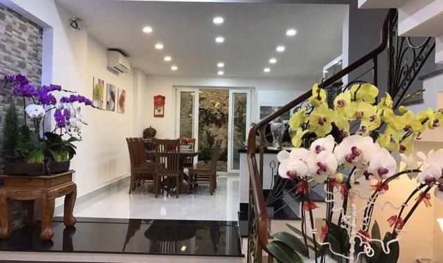 Cần bán nhà phố Kim Sơn, Quận 7, nội thất đẹp, giá rẻ