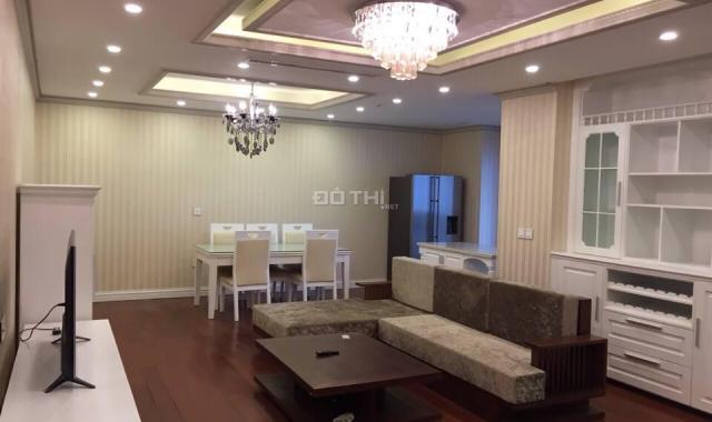 Cho thuê CHCC Royal City tầng 18, 124m2, 2 phòng ngủ, nhà vuông đẹp, đủ đồ 16tr/th. 0912214566