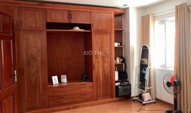 Gấp bán nhà Cầu Giấy, DT 40m2 x 5T, MT 5m, ô tô vào nhà, lô góc, giá 4.55 tỷ. 0968218002