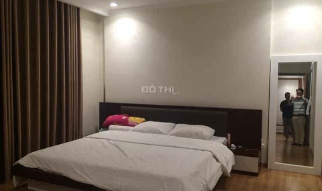 Cho thuê căn góc 138m2, tầng 19 chung cư Vinhomes Nguyễn Chí Thanh, đủ nội thất. LHTT: 0852891080