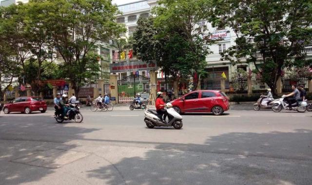 Bán nhà phân lô, ô tô phố Trần Quốc Hoàn 30m2, 4,8 tỷ