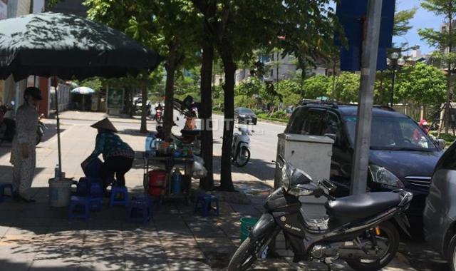 Cần bán nhà gấp mặt phố Nguyễn Khuyến, DT 130m2, MT 5m, giá bán 25.5 tỷ, TL