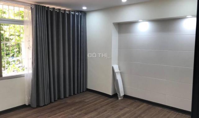 Cần bán căn hộ tập thể Nghĩa Tân 65m2, 2PN, lô góc cực đẹp, giá 1,6 tỷ. LH: 0919902589