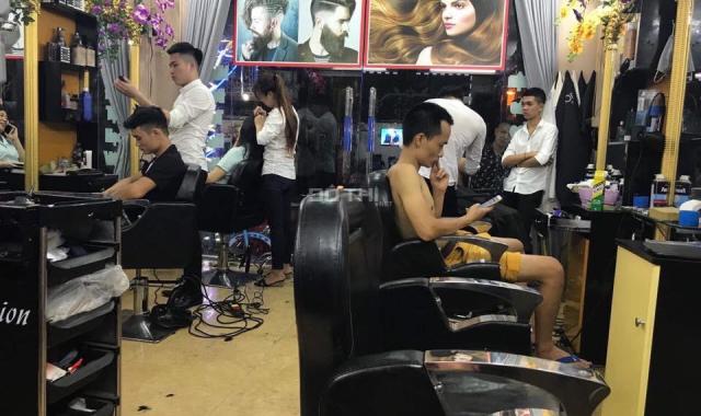 Sang nhượng salon tóc rất đông khách số 146, ngõ 24 Kim Đồng