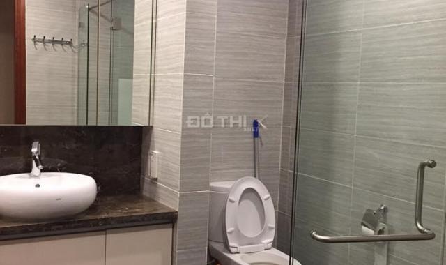 Cho thuê CHCC Royal City, 145m2, 3 PN, cơ bản, 18 triệu/tháng