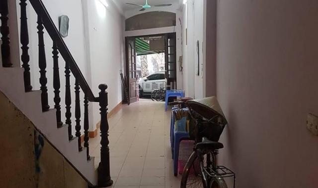 Nhà cho thuê mặt phố Phùng Hưng, Hoàn Kiếm. Giá 18 triệu/tháng