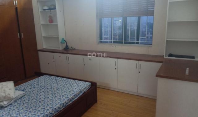 Cho thuê căn hộ cao cấp 76m2 gồm 2PN, 1 khách, 2 vệ sinh nội thất đủ ngay Vincom Bà Triệu