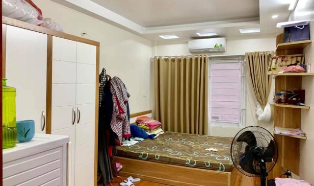 Bán nhà Trần Hòa, Kim Giang, Hoàng Mai, 30m2, mới đẹp, ô tô, 2.8 tỷ