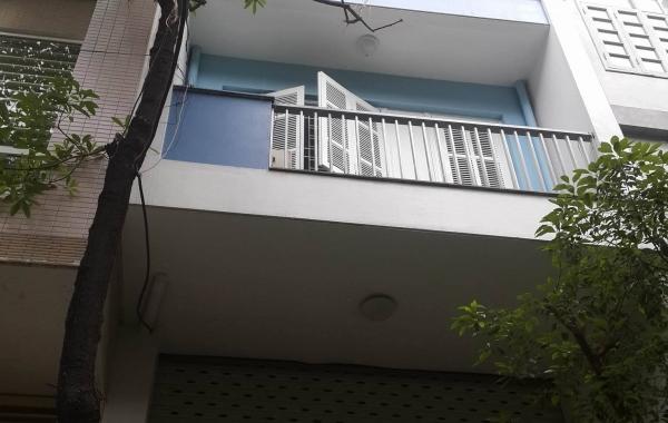 Cần bán nhà trong ngõ phân lô 15 Trần Thái Tông, mặt tiền 4m, 5 tầng, gần phố giá 3,2 tỷ