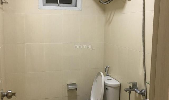 Cho thuê chung cư 60B Nguyễn Huy Tưởng, 70m2, 2 PN, đồ cơ bản. 0352452630