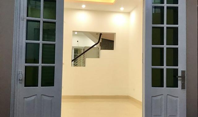 Bán gấp nhà 62m2 tại ngõ 82 Phú Thượng, Tây Hồ, Hà Nội. Nhà mới sạch sẽ chỉ việc dọn về đón tết