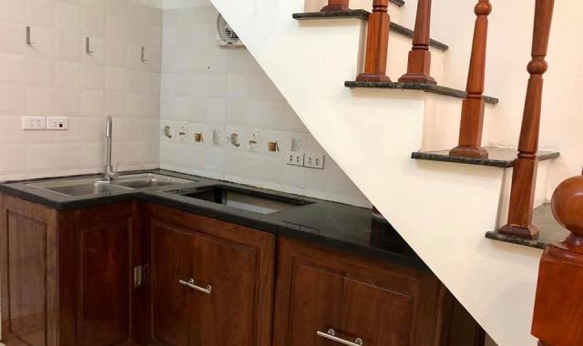 2.6 tỷ có ngay nhà đẹp Đê Trần Khát Chân, 38m2, 5 tầng