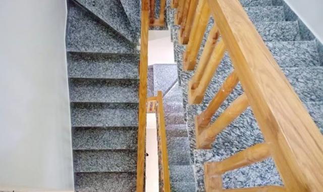 Bán nhà 3 tầng, 50m2, ngõ Chợ Hàng Mới, ngõ rộng 2.5m, sân cổng riêng, giá 1.6 tỷ, hướng Tây Nam