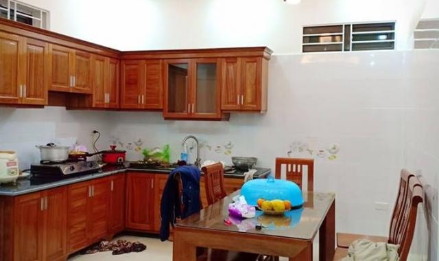 Bán nhà 3 tầng, 50m2, ngõ Chợ Hàng Mới, ngõ rộng 2.5m, sân cổng riêng, giá 1.6 tỷ, hướng Tây Nam