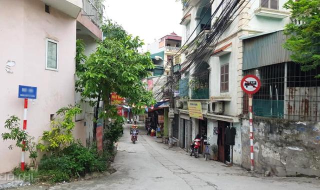 Bán gấp nhà phố Nguyễn Khoái, 60m2, cấp 4, MT 3.5m, ô tô tránh, 2.9 tỷ