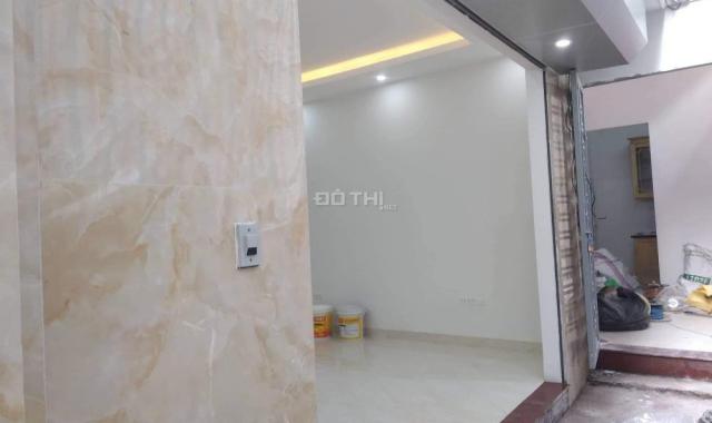 Bán nhà phố Chợ Khâm Thiên, DT: 37m2, giá 2.55 tỷ. Nhà cách đường ô tô 30m, cách phố Xã Đàn 139m