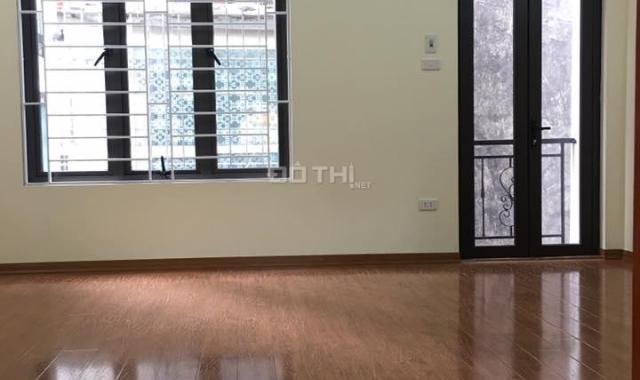 Bán nhà mới ngõ Tô Hoàng, nhà 5 tầng, 30m2, giá 3,8 tỷ