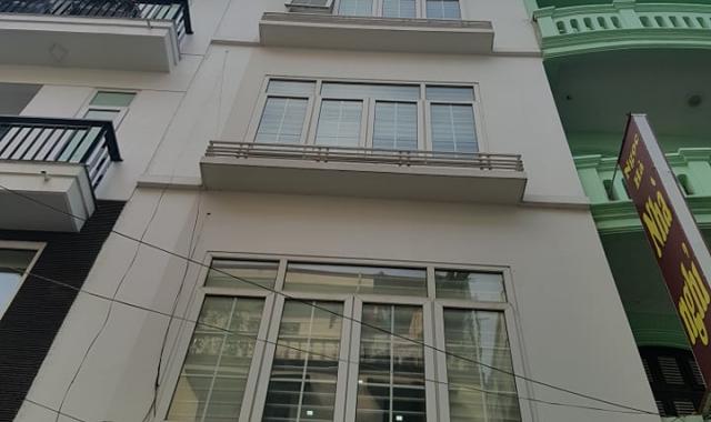 Bán nhà mặt phố Chùa Láng, 5 tầng, kinh doanh buôn bán sầm uất