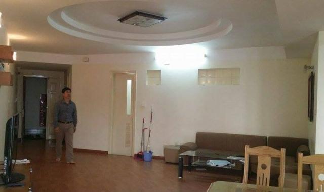 Căn hộ CT2A ngõ 106 Hoàng Quốc Việt, 95m2, đồ cơ bản cho hộ gia đình