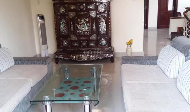 Cho thuê nhà 3 tầng đẹp đầy đủ nội thất, kiệt ôtô vào nhà được tại Phan Bội Châu