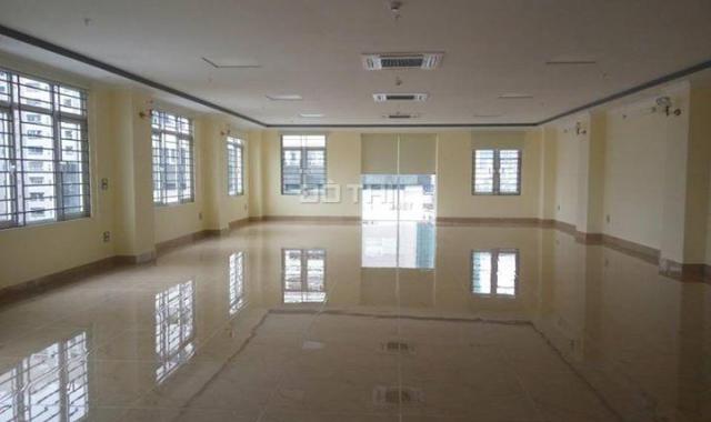 Cho thuê văn phòng 30m2 - 35m2 tại ngã 3 mặt phố Vương Thừa Vũ, giá tốt. LH: 0833.05.2828