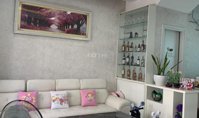 Bán nhà phố khu Khang Điền Quận 9, 5,7 tỷ có nội thất đẹp, khu an ninh, hướng Đông Nam. 0901478384