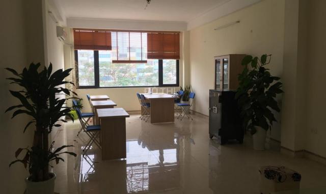 Chính chủ cho thuê VP 30m2 tại ngã 3 Nguyễn Khánh Toàn, Quan Hoa, giá tốt, SD ngay. LH: 0964052828