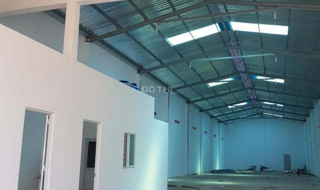 Bán kho xưởng mới xây ngay công ty ATAD, cách Tỉnh Lộ 824 tầm 200m. DT: 10x50m, giá 5.3 tỷ