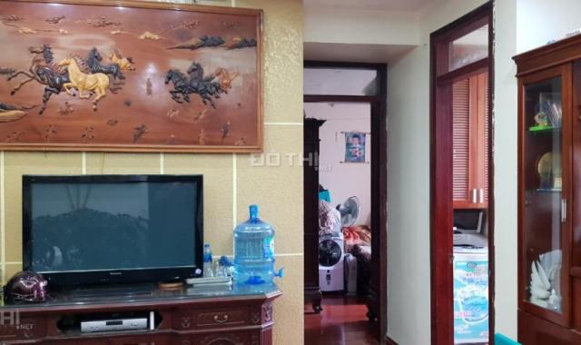 Bán căn chung cư tại số 6 Đội Nhân, Ba Đình, 70m2 2PN, giá 2,3 tỷ, lh 0912442669