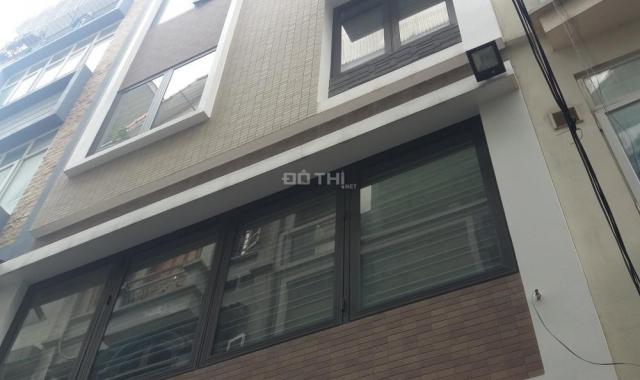Cho thuê nhà ngõ 6 phố Trần Quốc Hoàn, DT 50m2 xây 5 tầng, căn góc 2 mặt tiền, cách 1 nhà ra phố