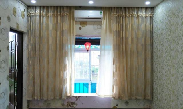 Bán gấp căn hộ tập thể mặt hồ Quỳnh, 55m2, view hồ Quỳnh, ô tô đỗ chân cầu thang, giá 1.5 tỷ