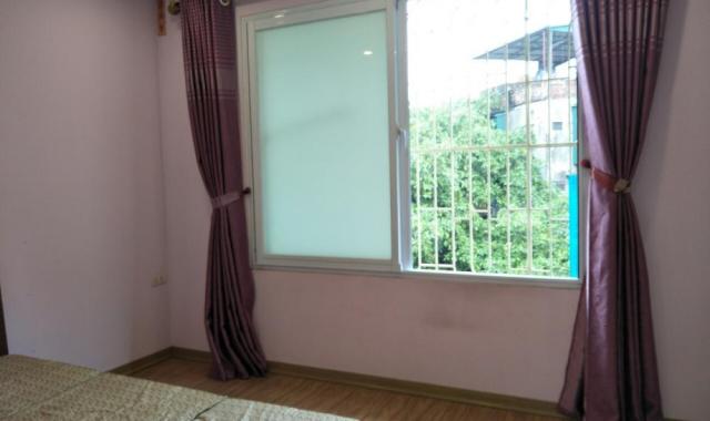 Bán gấp căn hộ tập thể mặt hồ Quỳnh, 55m2, view hồ Quỳnh, ô tô đỗ chân cầu thang, giá 1.5 tỷ