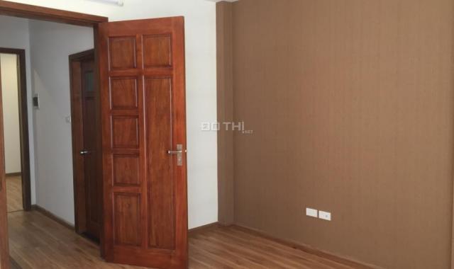 Bán nhà ngay hồ Mai Anh Tuấn, 5T mới x 40m2, mặt ngõ 3m, cách bãi giữ xe ô tô 10m. Khu dân trí cao