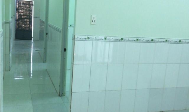 Cần bán nhà cấp 4, DT 56m2, 2PN, tiện KD tại đường 8, Q. 9, giá 900tr