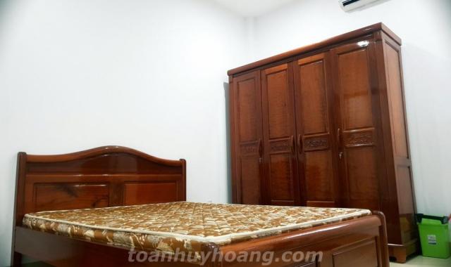 Cho thuê nhà 3 tầng gần đường Hồ Nghinh, 4 phòng ngủ khép kín, giá 25 triệu/th