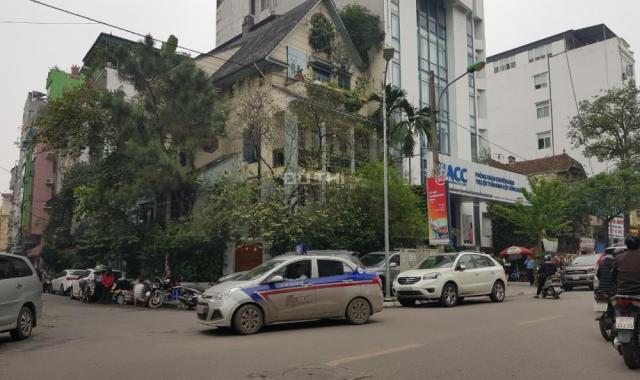 Bán căn nhà mặt phố Nguyễn Du vị trí đẹp, DT 324m2